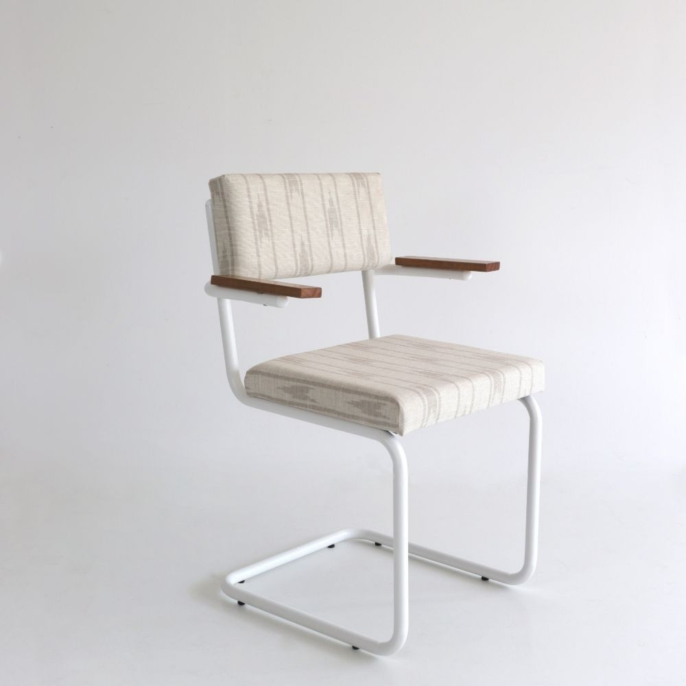 Silla Teolo brazos con tela Arriluce y estructura de metal blanca  - 17